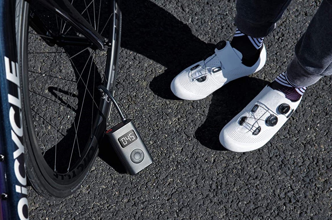 Pompa elettrica portatile per bici da corsa? Meglio che a pavimento o CO2