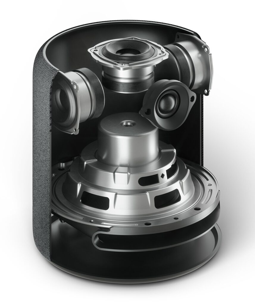Echo Studio: Dolby Atmos con tre altoparlanti midrange da 2” (51 mm), tweeter da 1” (25 mm), woofer da 5,25” (133 mm)