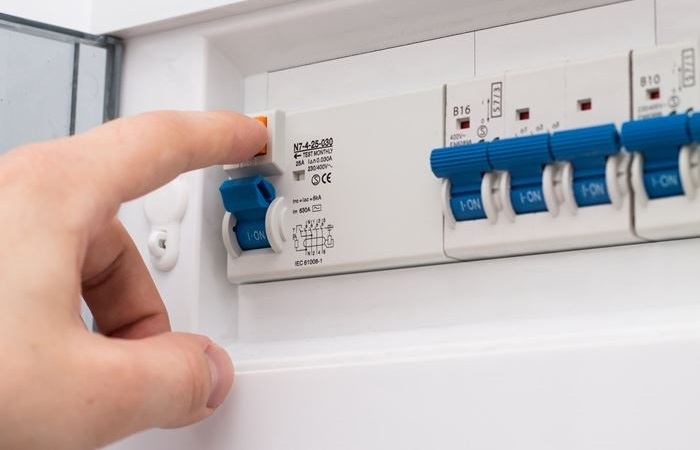 Installazione e collegamento del termostato WiFi Decdeal BHT-8000-GC